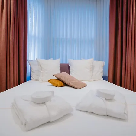 Bed & Breakfast Circa 1929 4*